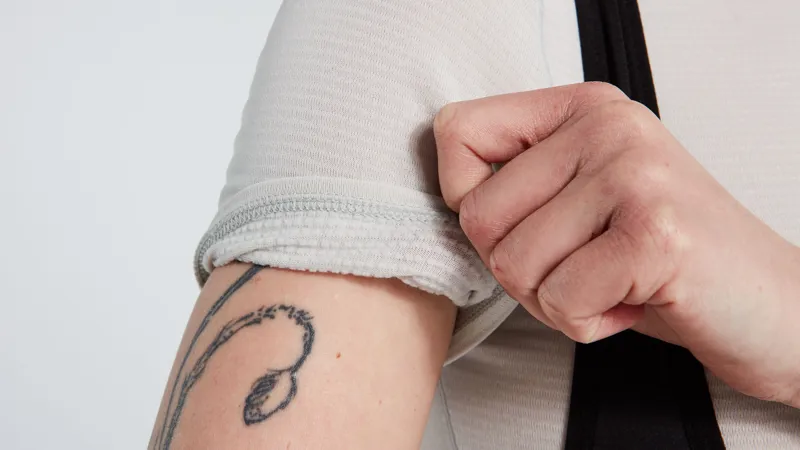 Specialized Spcialized Power Grid Short Sleeve Women's Base Layer - Dove Grey 6 Specialized Spcialized Power Grid Short Sleeve Women's Base Layer - Dove Grey - Image 4