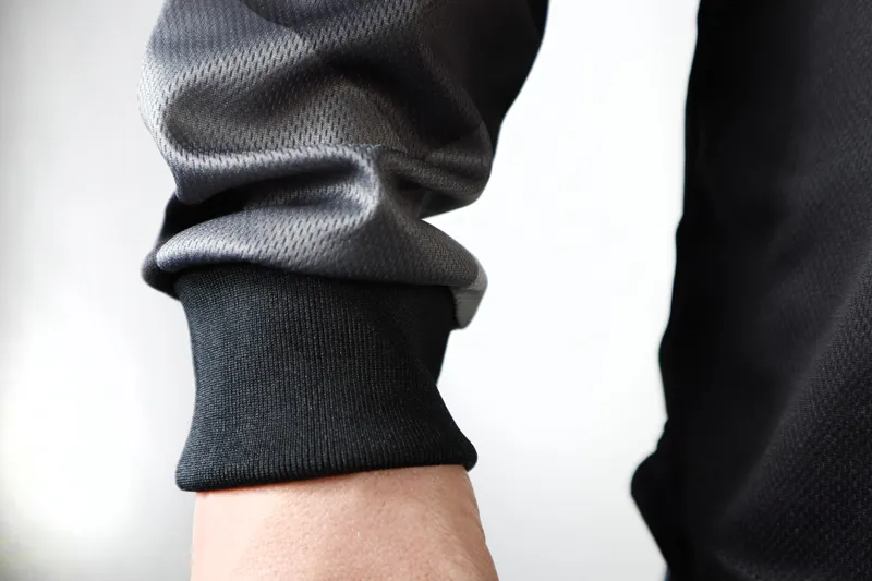 Cycle Solutions Long Sleeve Mountain Bike Jersey - Black/Camo 6 Cycle Solutions Long Sleeve Mountain Bike Jersey - Black/Camo - Image 4